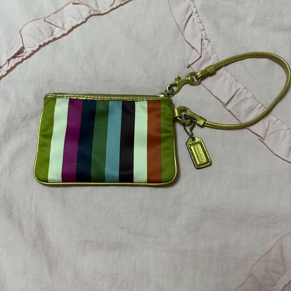 Vintage Coach Legacy Wristlet with gold trim. - Picture 4 of 8